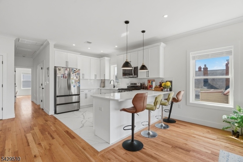 Fl2 - Kitchen