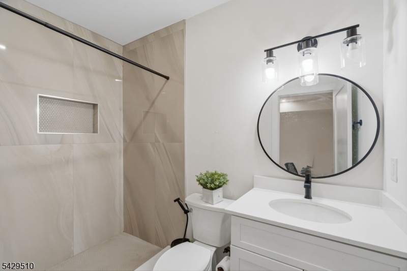 Fl1 - Bathroom