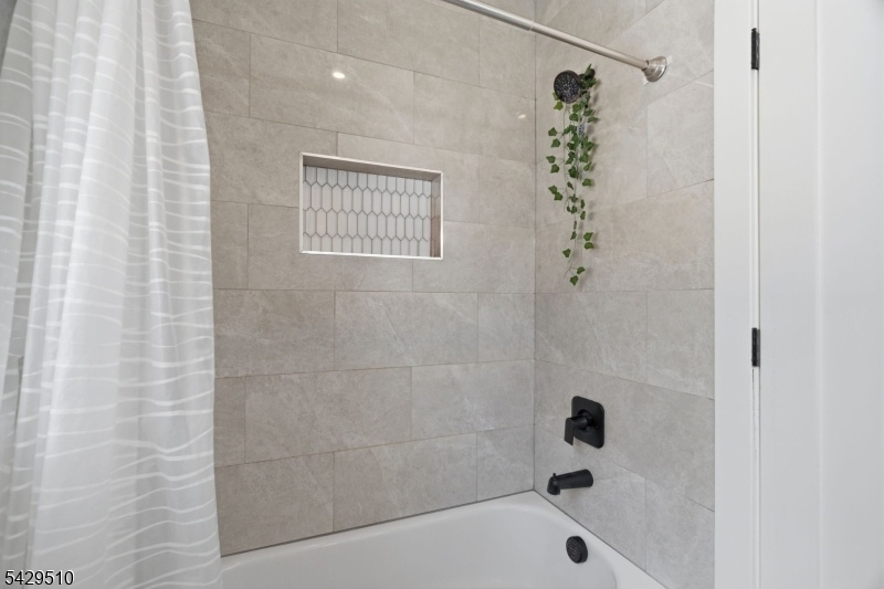 Fl2 - Bathroom 2
