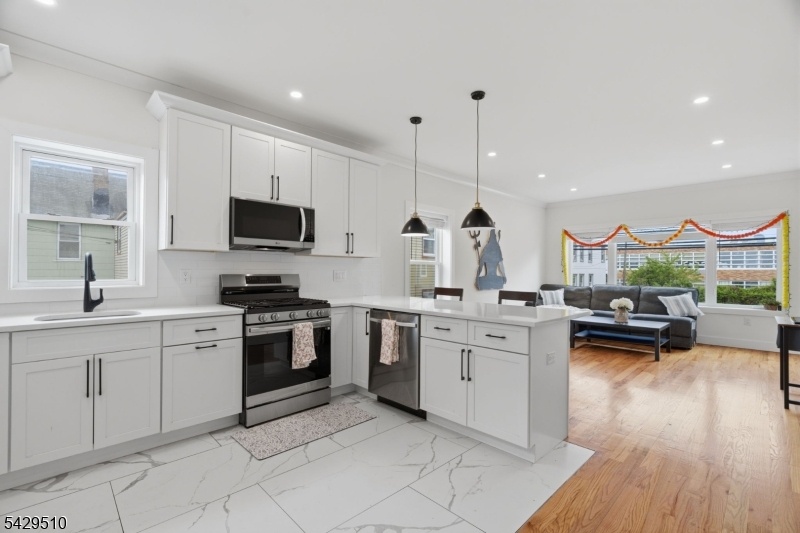Fl1 - Kitchen