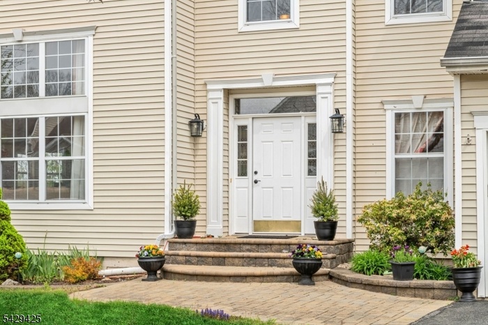 WELCOMING ENTRY
