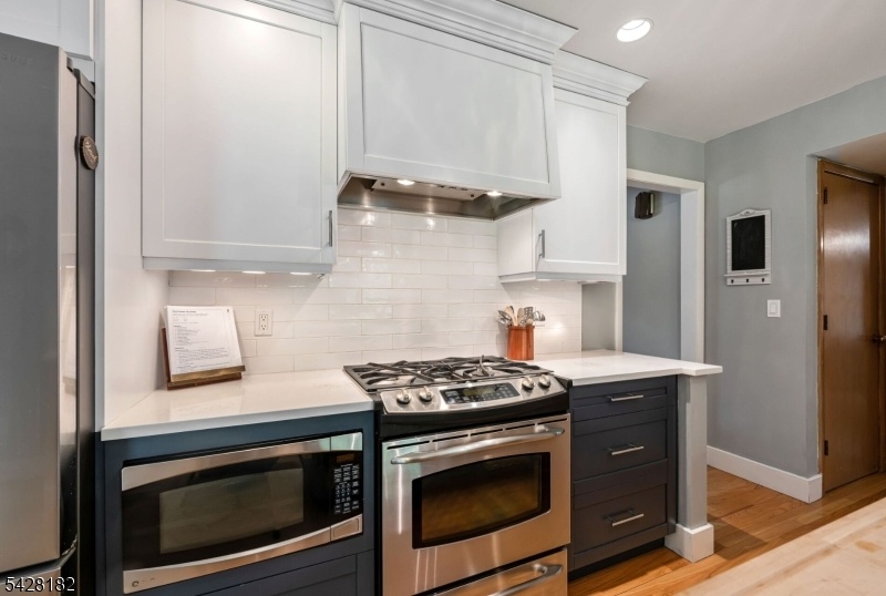 Kitchen custom hood vent