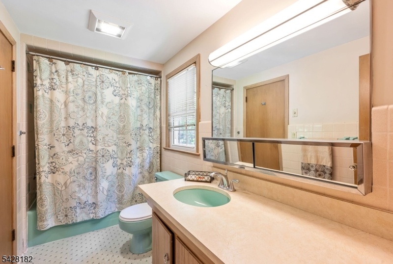 2nd Floor Full BAth