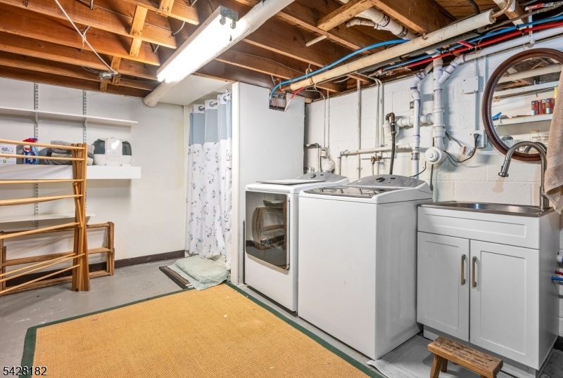 Laundry / Shower