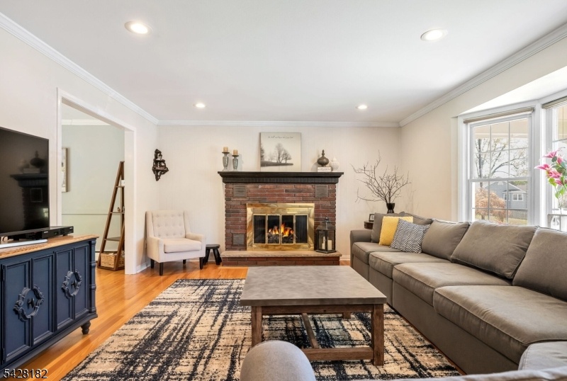 Living Room w/Gas Fireplace