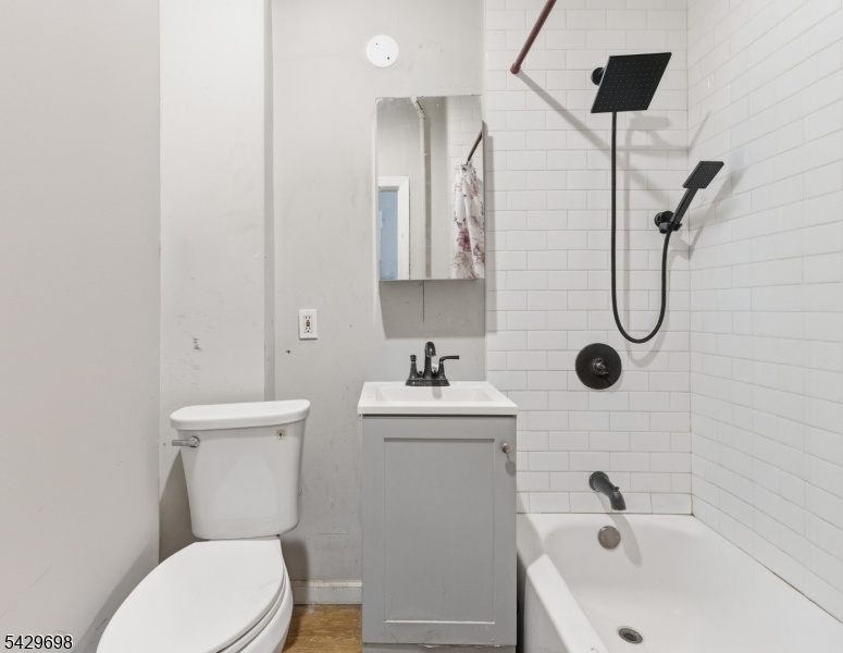 unit bathroom 2