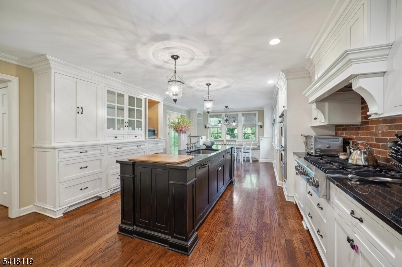 WONDERFUL SHORT HILLS COLONIAL