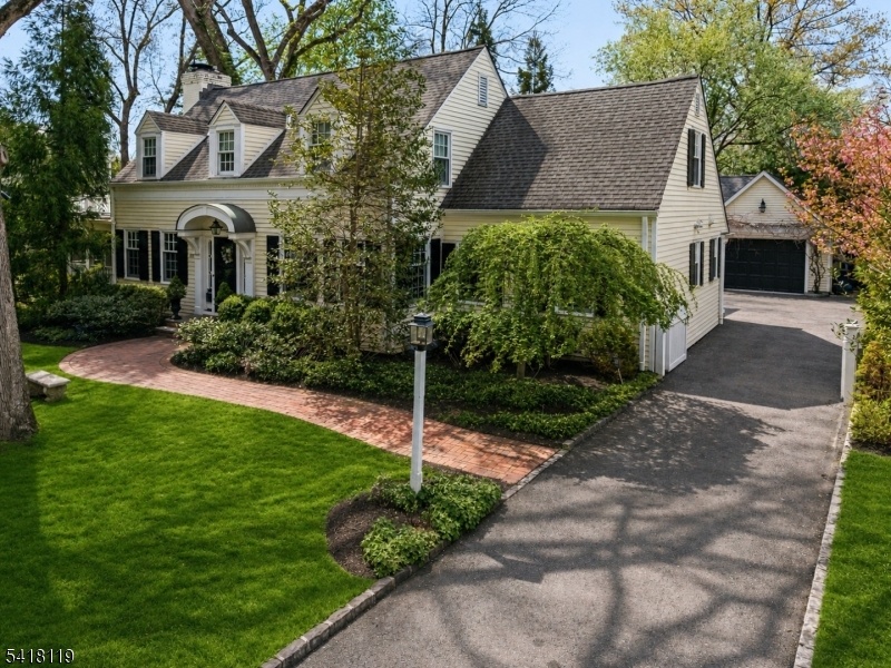 WONDERFUL SHORT HILLS COLONIAL