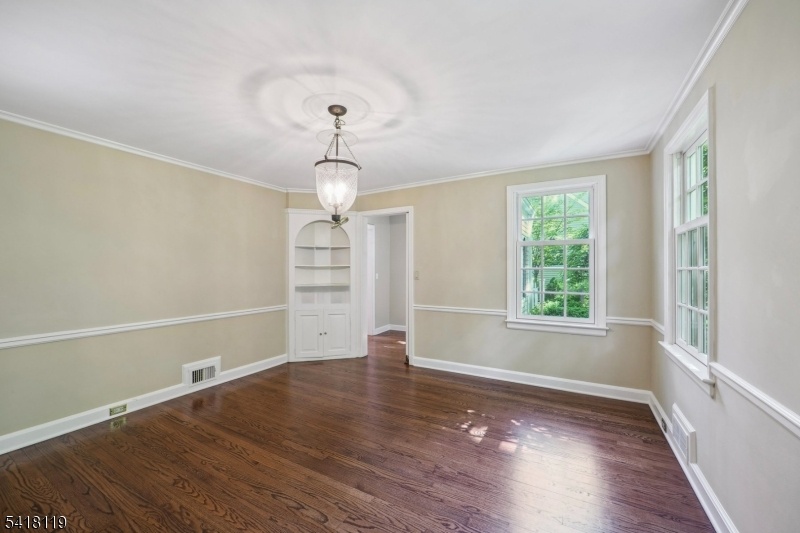 WONDERFUL SHORT HILLS COLONIAL