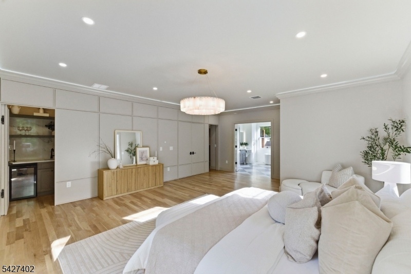 Primary suite