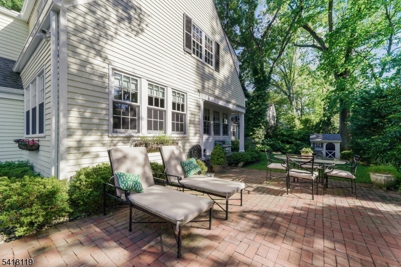 WONDERFUL SHORT HILLS COLONIAL