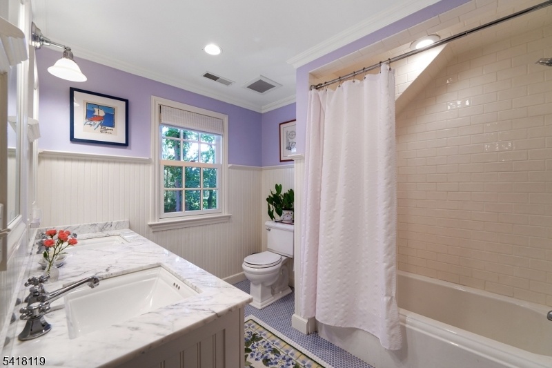 WONDERFUL SHORT HILLS COLONIAL