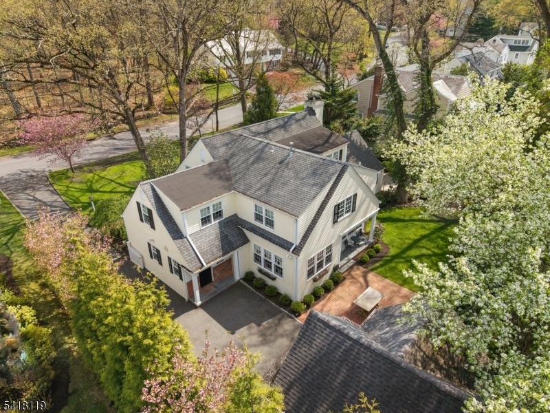 WONDERFUL SHORT HILLS COLONIAL