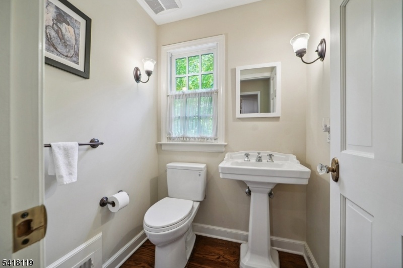 WONDERFUL SHORT HILLS COLONIAL