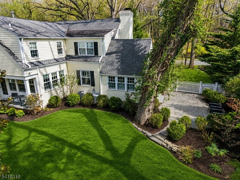 WONDERFUL SHORT HILLS COLONIAL