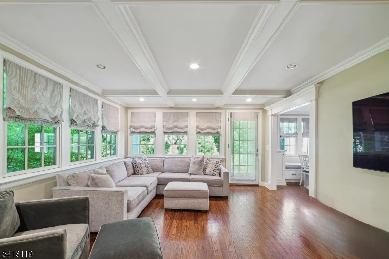 WONDERFUL SHORT HILLS COLONIAL
