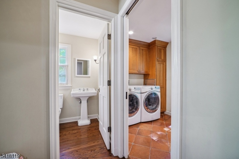 WONDERFUL SHORT HILLS COLONIAL