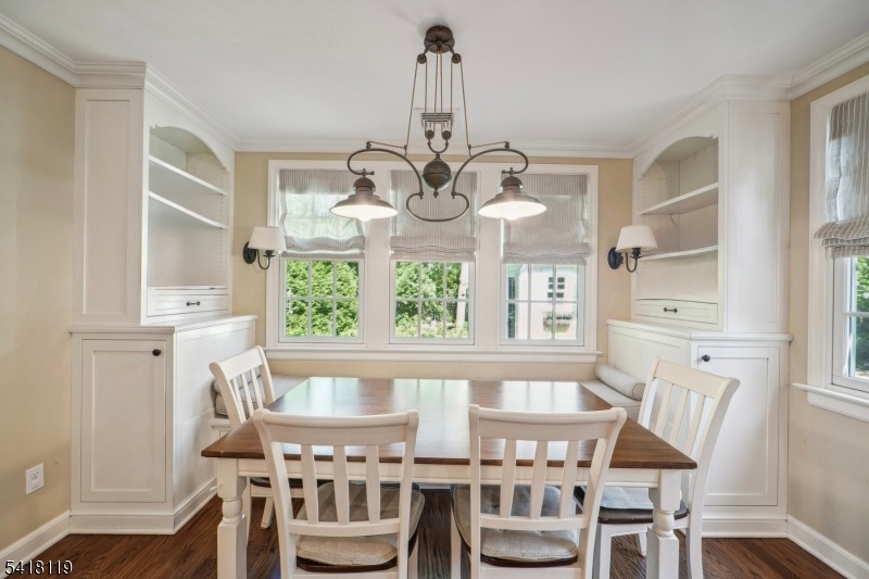 WONDERFUL SHORT HILLS COLONIAL
