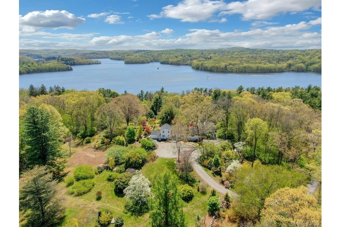 Calling outdoor enthusiasts...Gorgeous grounds with reservoir views