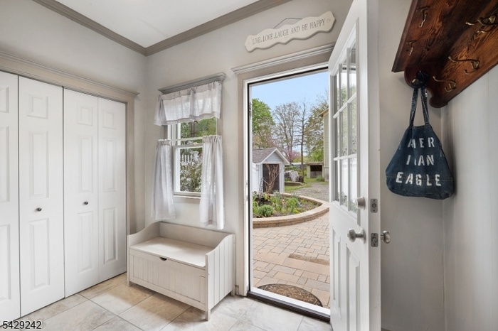 Foyer / Laundry