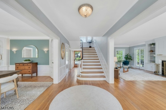 Spacious Entry Foyer