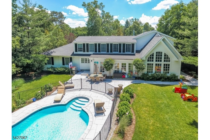 Mint Condition 6 Bedroom Ranch
