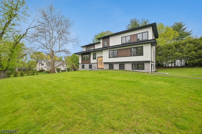 Stunning 7 Bedroom Home