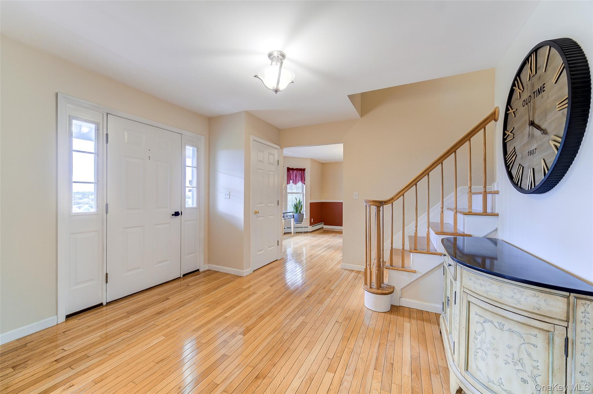 Beautiful front entrance foyer