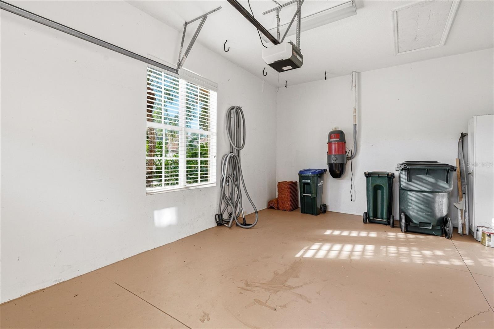 1 Car Garage