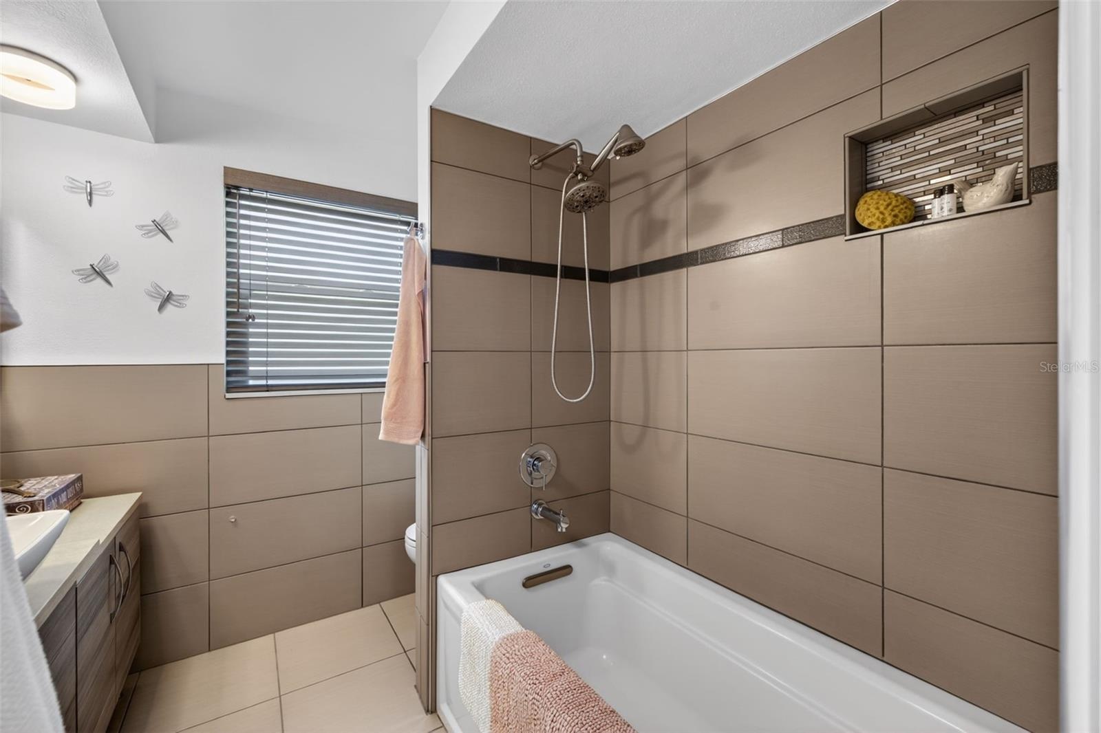Bathroom 2 with tub