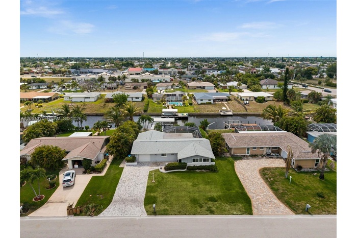 Welcome to 3014 SE 17th Avenue.