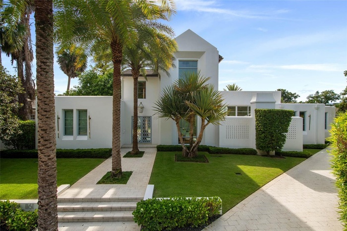 1161 Valencia Ave