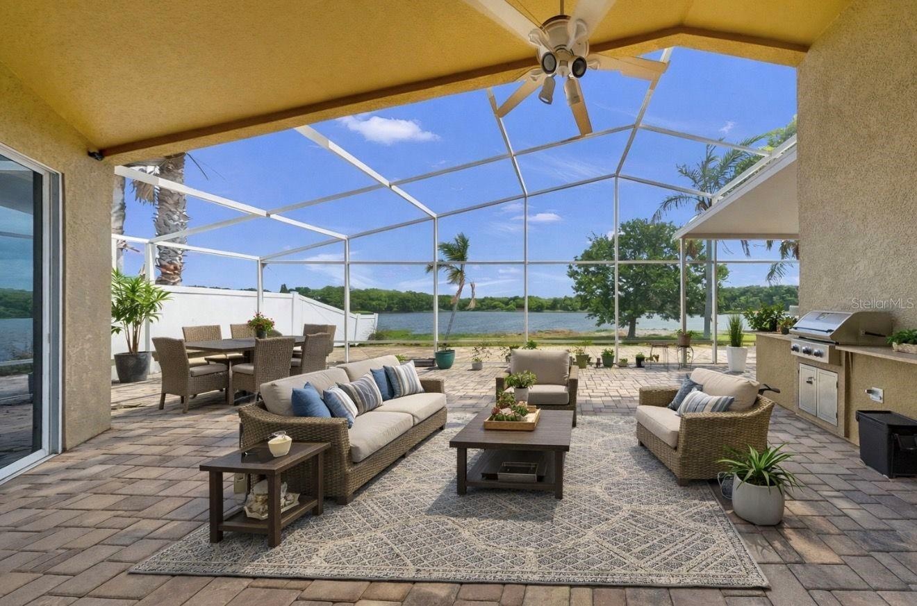STAGED LANAI