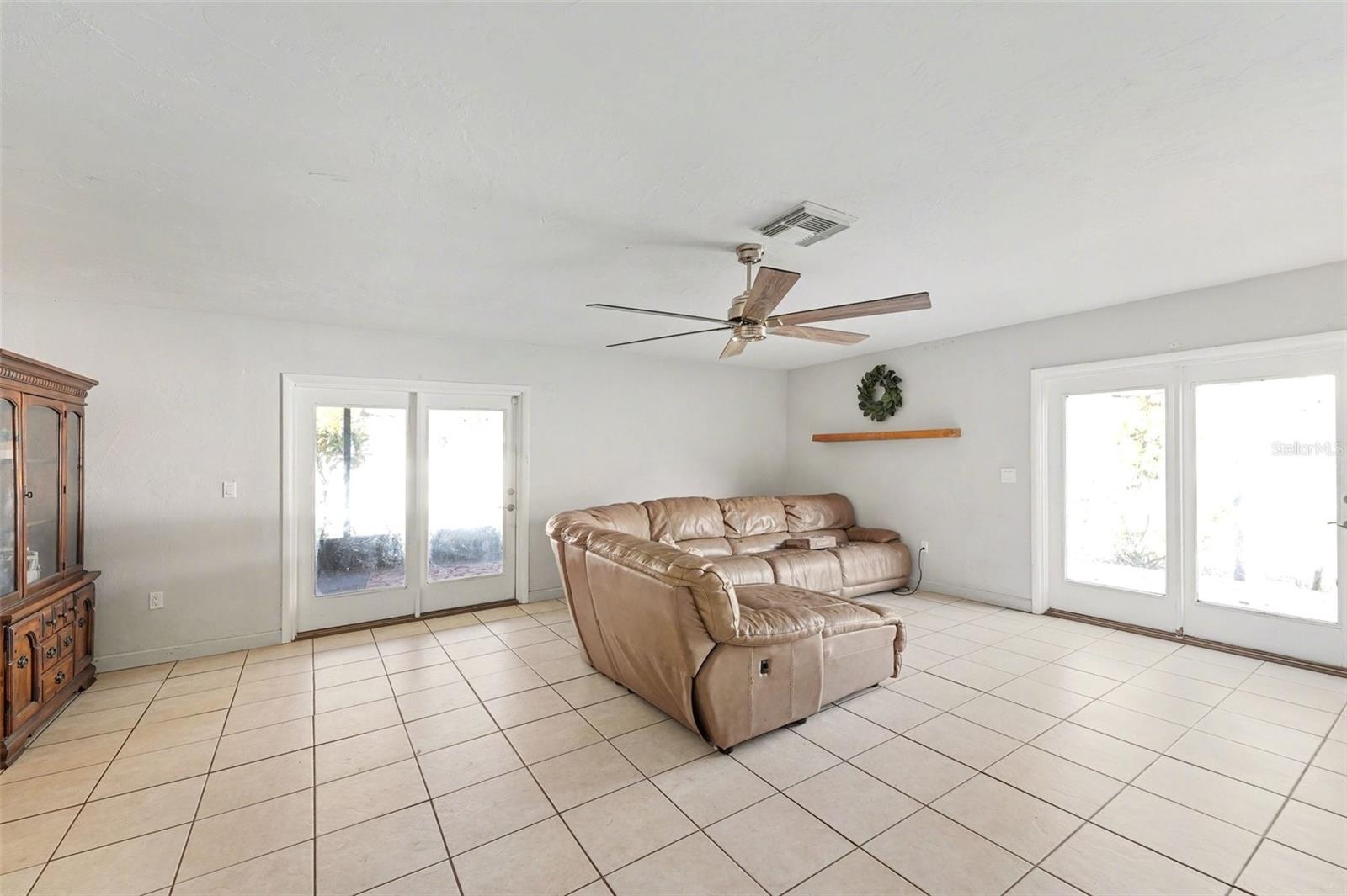 Large 2nd Living/Family Room