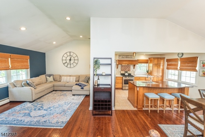 Living Room/Kitchen