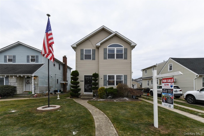 Traditional-style house with a front yard