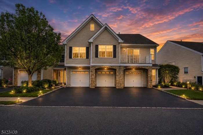 FRONT VIEW -MIDDLE GARAGE