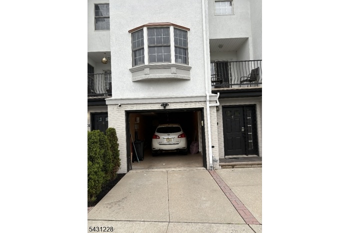 1 Car Garage