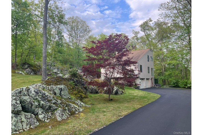 entering driveway to 11 Manor Drive
