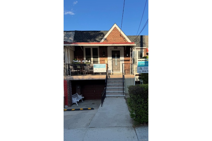 Welcome to 2742 Tenbroeck Avenue!