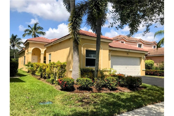 Great place to call Home! Gorgeous Single Family Home, nestled in Savanna, Resort Style Gated Community in the heart of Weston, within great Schools B
