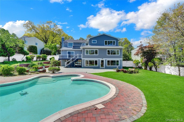 Back View & Pool