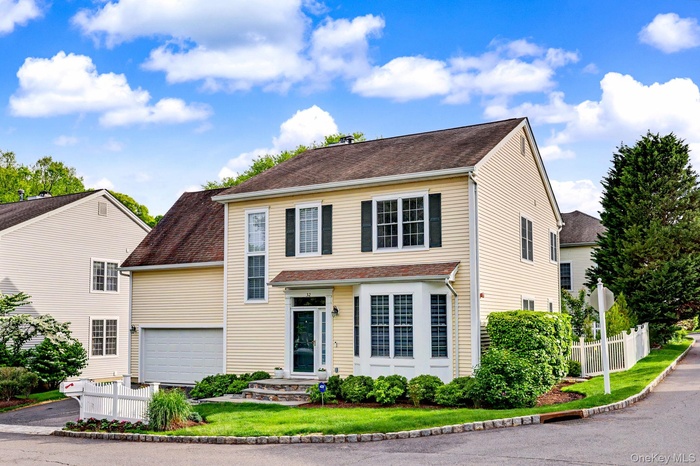 Welcome home to 32 Valimar!