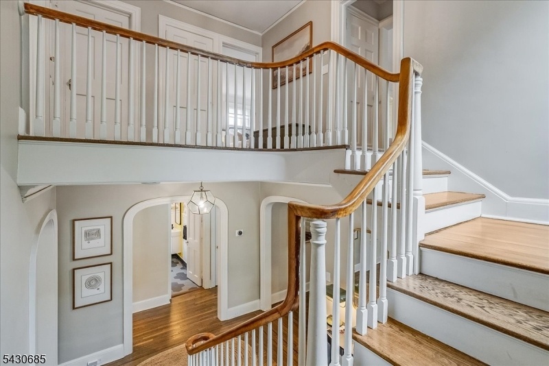 Gracious Staircase