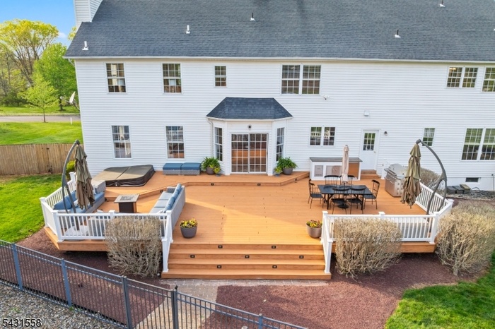 MAINTENANCE FREE DECK