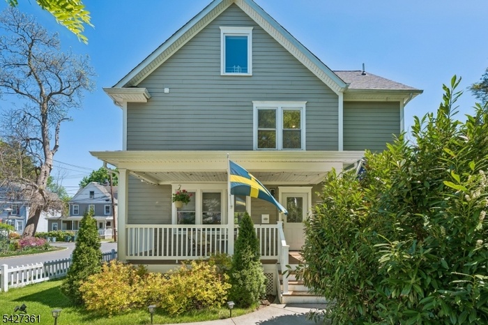 Beautiful Home, Ideal Location