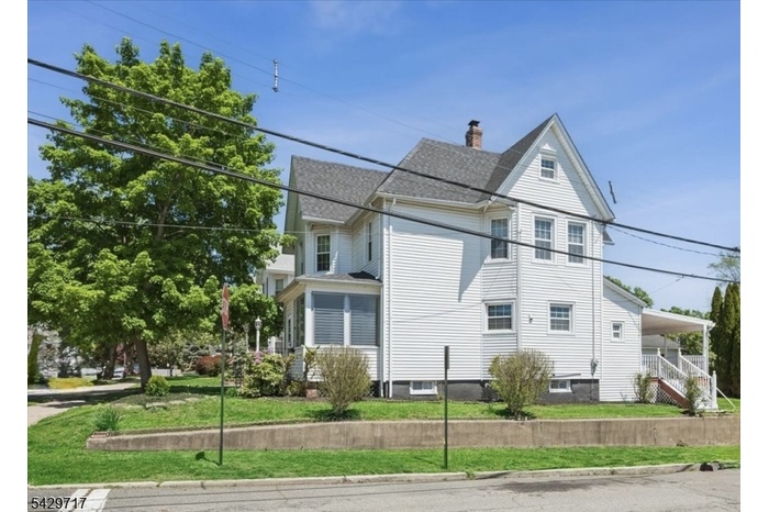 Side View / Corner Lot