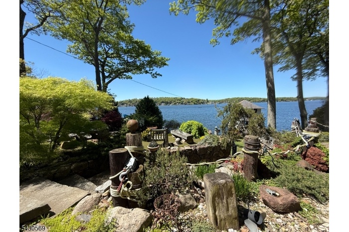 Amazing Lakefront Yard