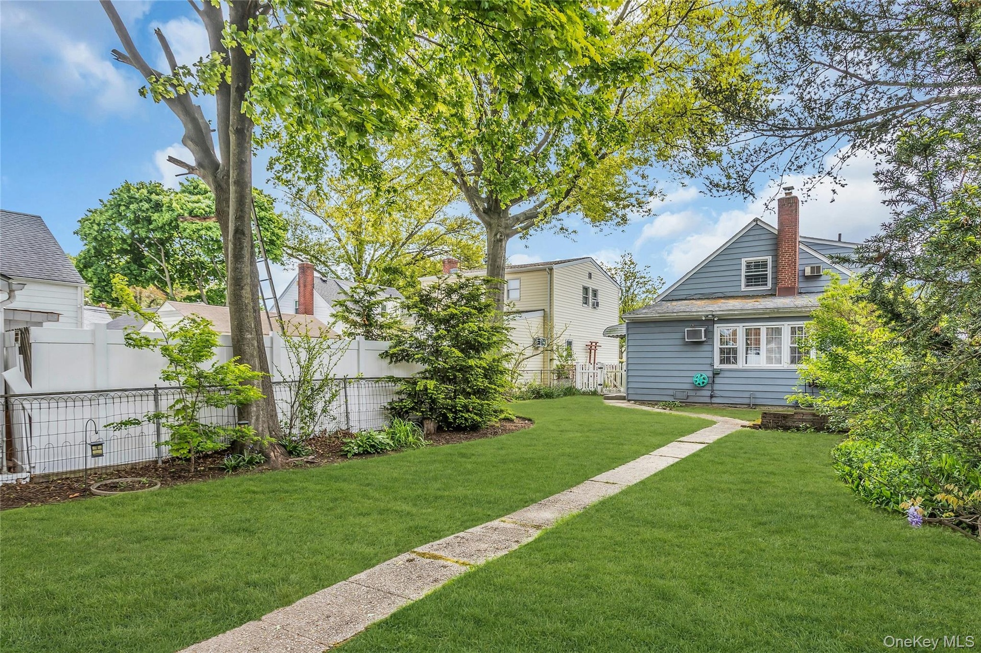 Must see this amazing home to believe the charm and the size of the property...The Next Move Is Yours!