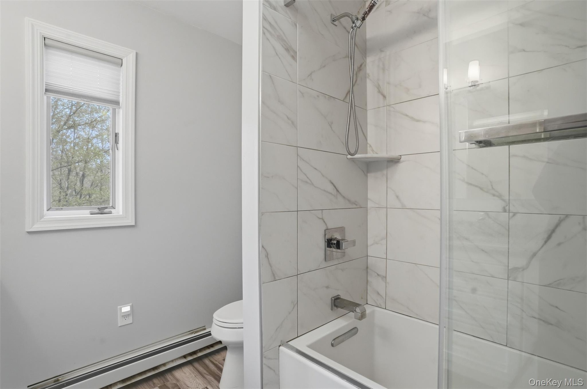 Tiled soaking tub.